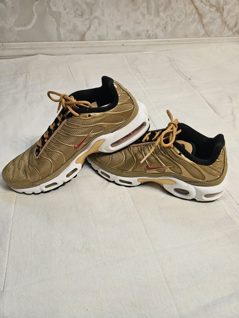 Nike Womens Air Max Plus TN Metallic Gold Cushion 8.5 - Picture 2 of 10